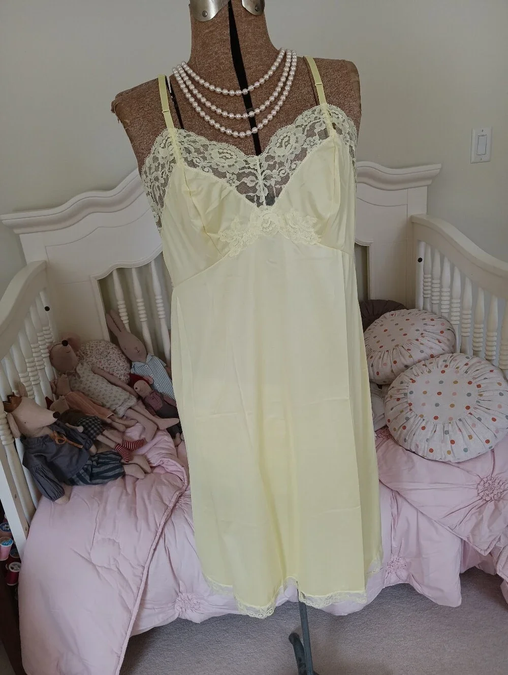 VINTAGE, UNWORN " VAN RAALTE" BUTTER YELLOW ALL NYLON SLIP! SZ 36 - Picture 9 of 15